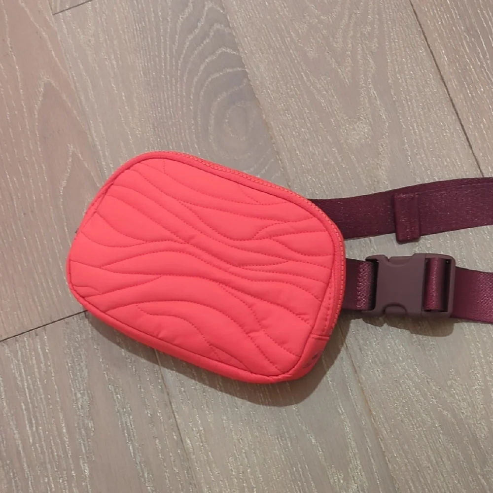 Lululemon Red Everywhere Belt Bag EBB Team Canada - Picture 1 of 5